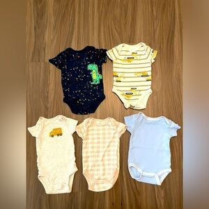 Assorted baby boy 5 piece short sleeve Onesies bundle size 0-3 months